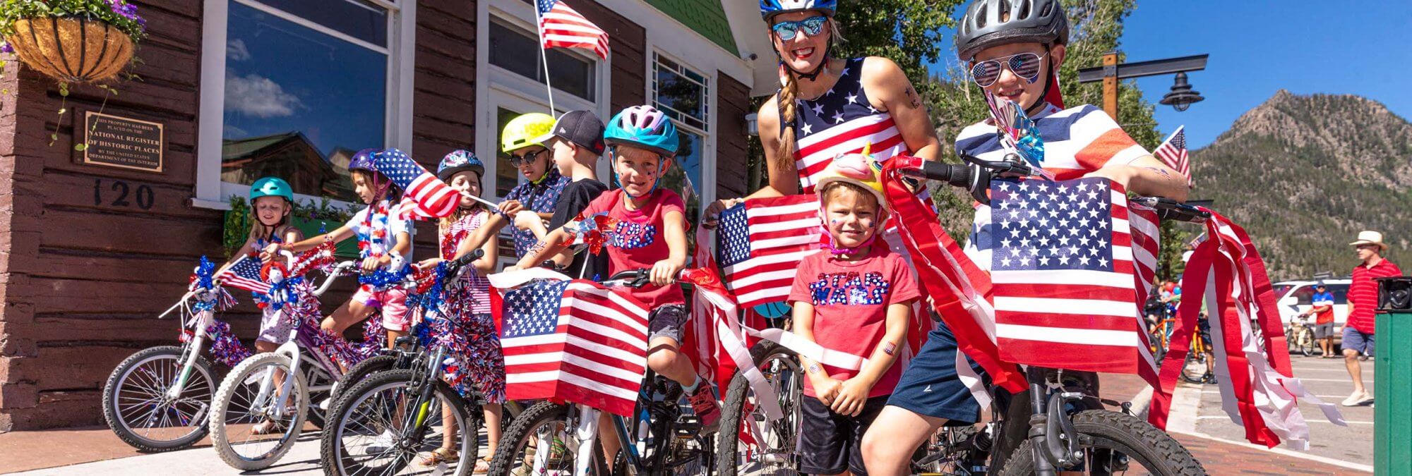 4th-of-july-kids-on-decorated-bikes_credit-todd-powell